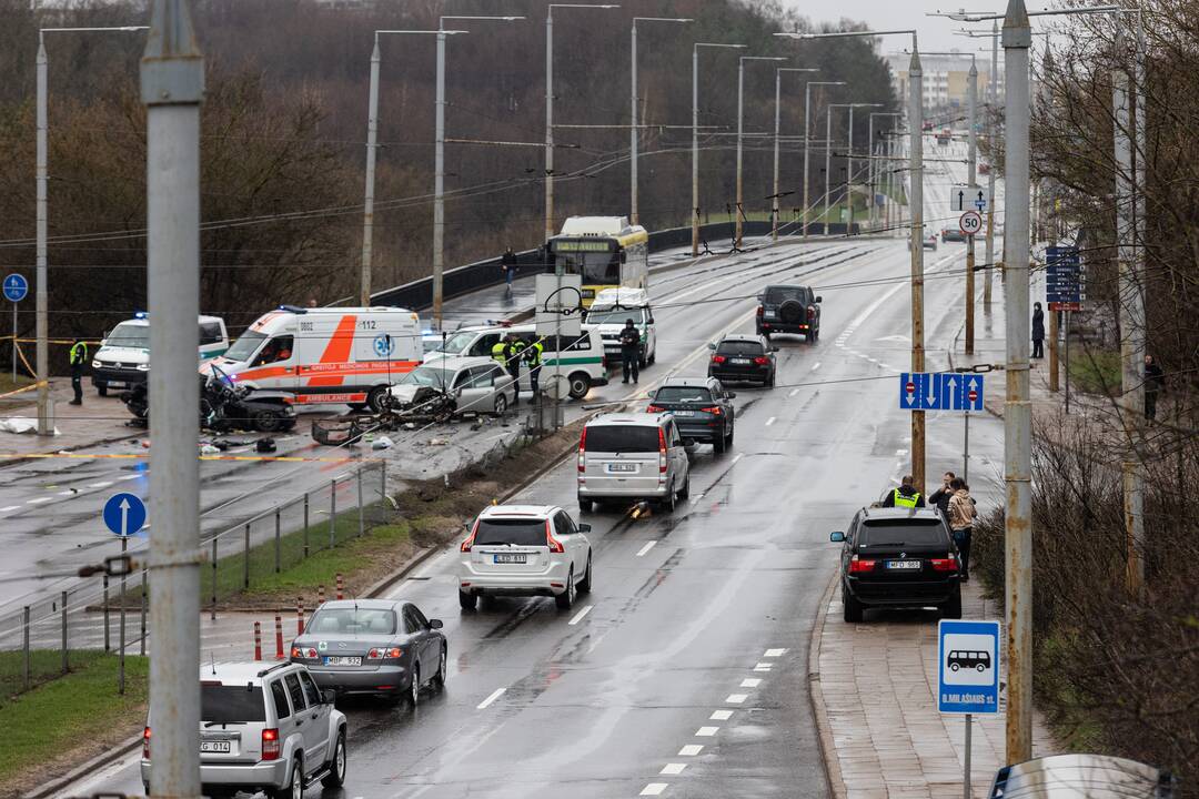 Tragiška avarija Vilniuje ant Valakupių tilto
