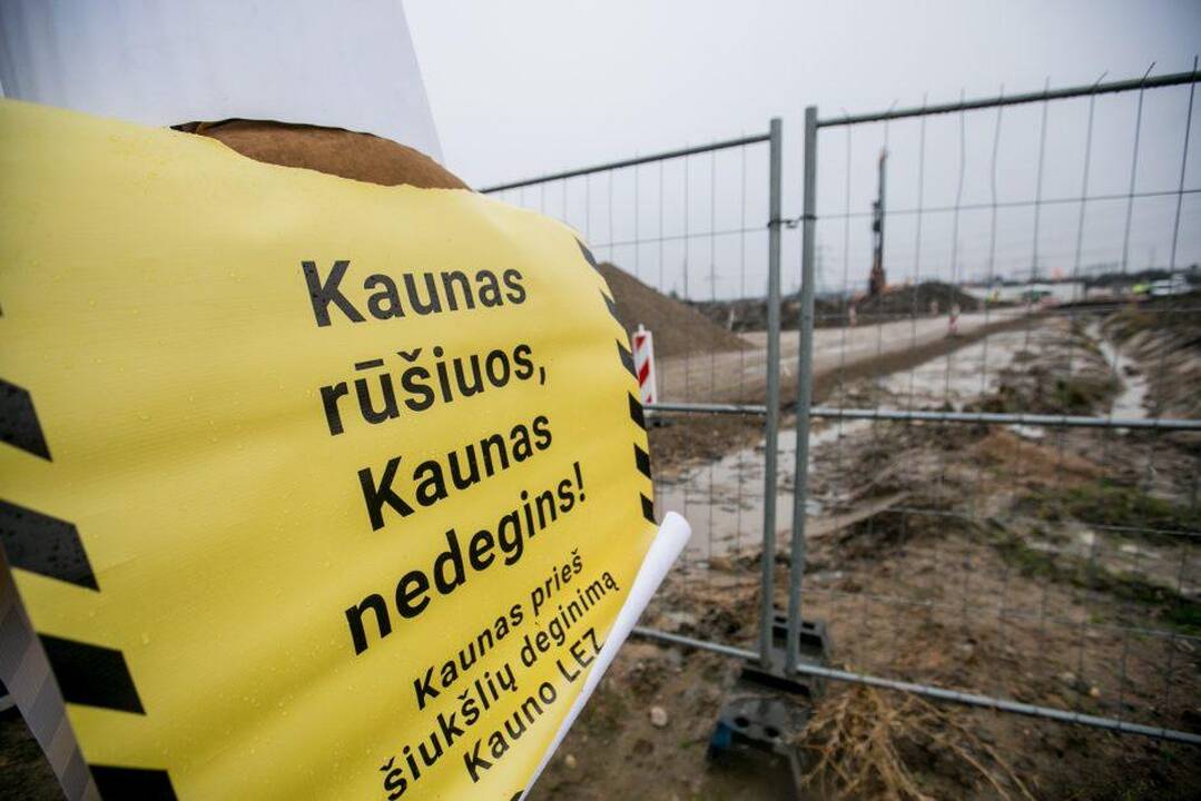 Aistros dėl šiukšlių deginimo netyla: baimių ir įtarimų – apstu