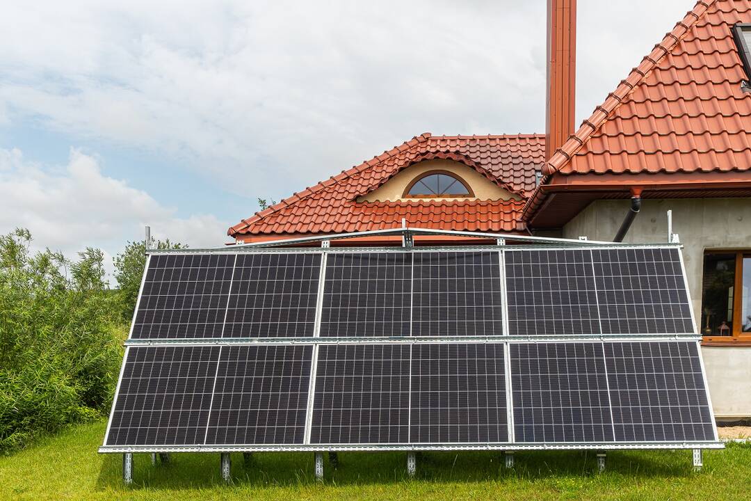 Tikslas: 160 kv. m ploto name gyvenančiai šeimai energijos taupymas yra svarbus buities prioritetas. 