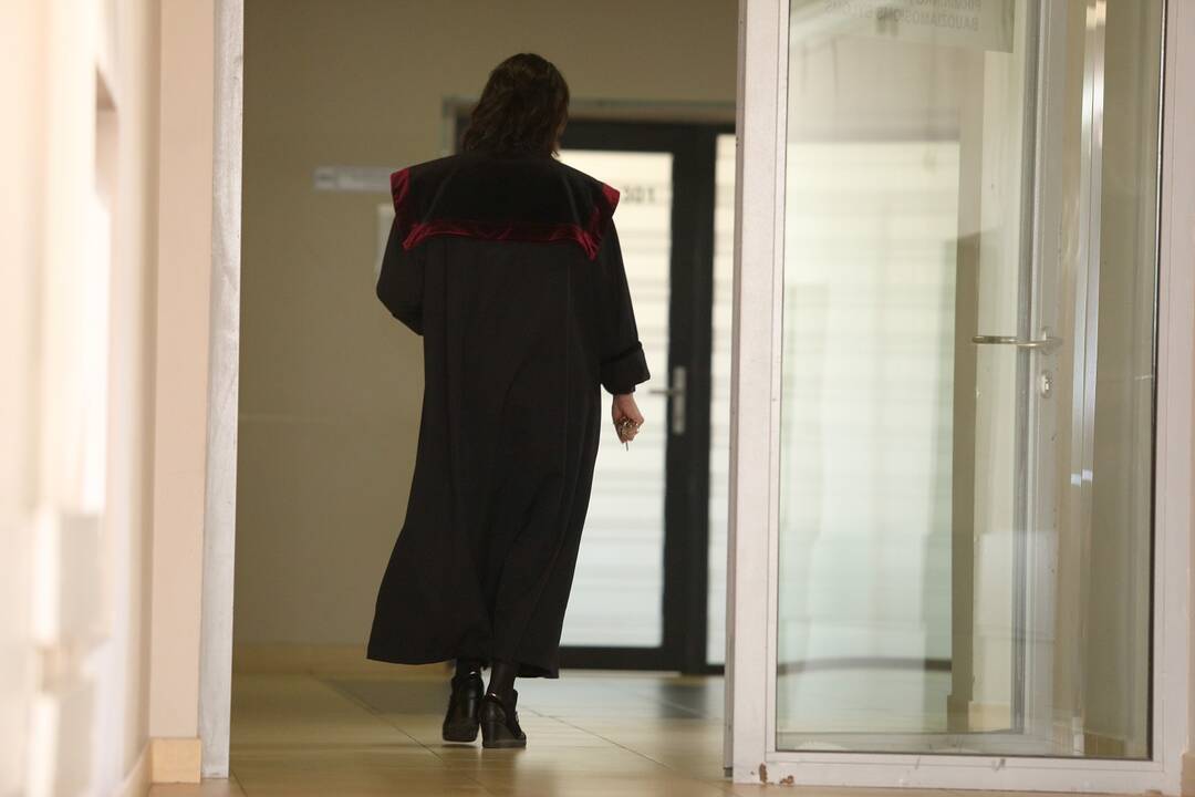 Šokiruojantis incidentas Temidės rūmuose: iš posėdžio pašalinti kaliniai užpuolė teisėją