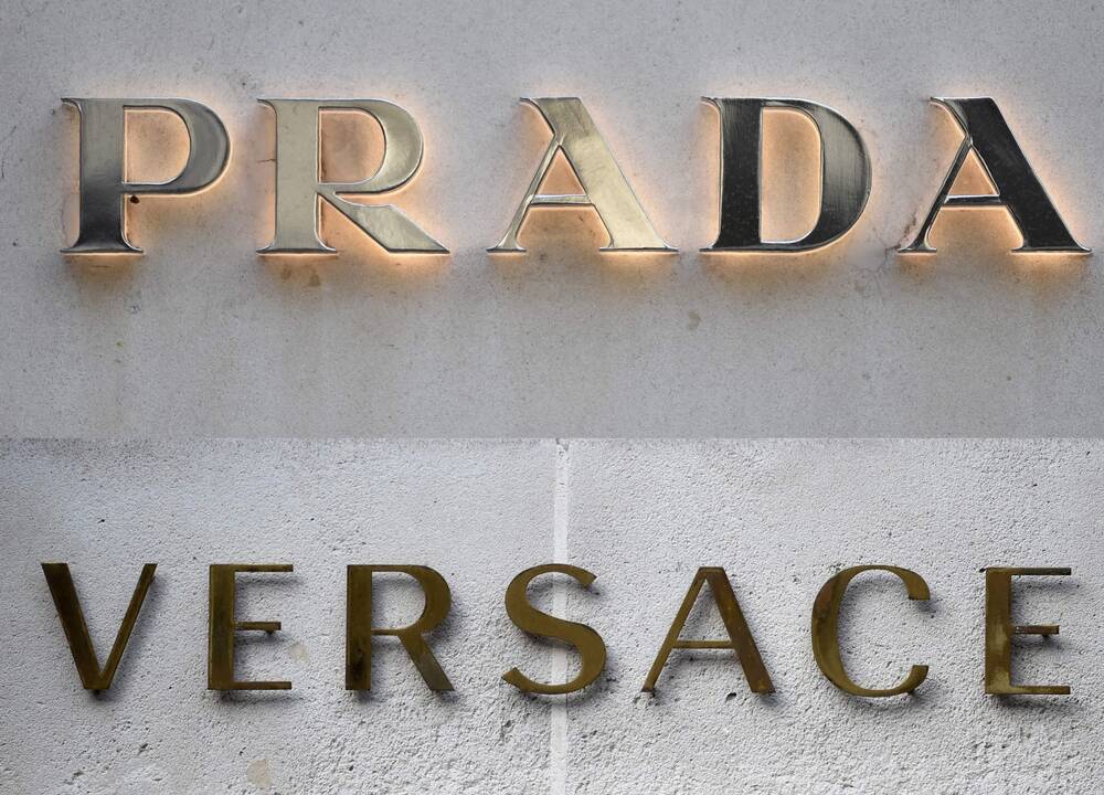 „Prada“ perka „Versace“: kaina – įspūdinga