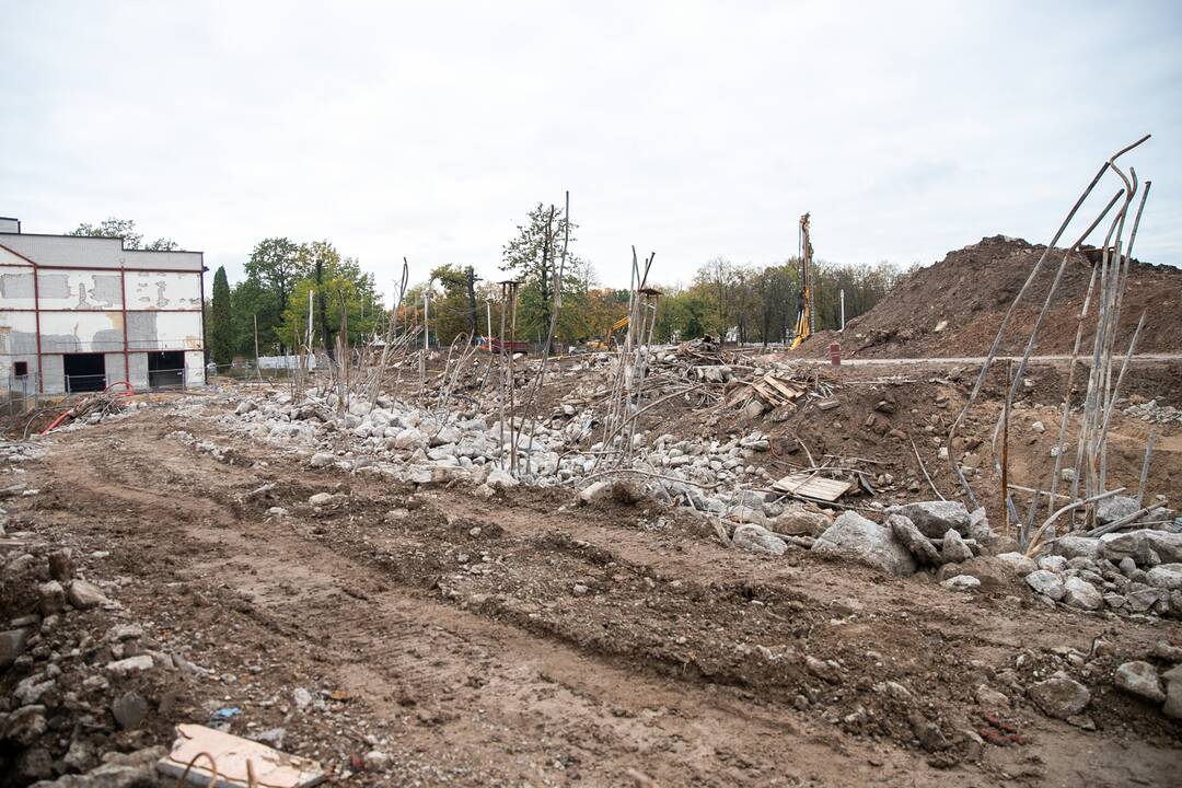 S.Dariaus ir S.Girėno stadione dirba sunkioji technika