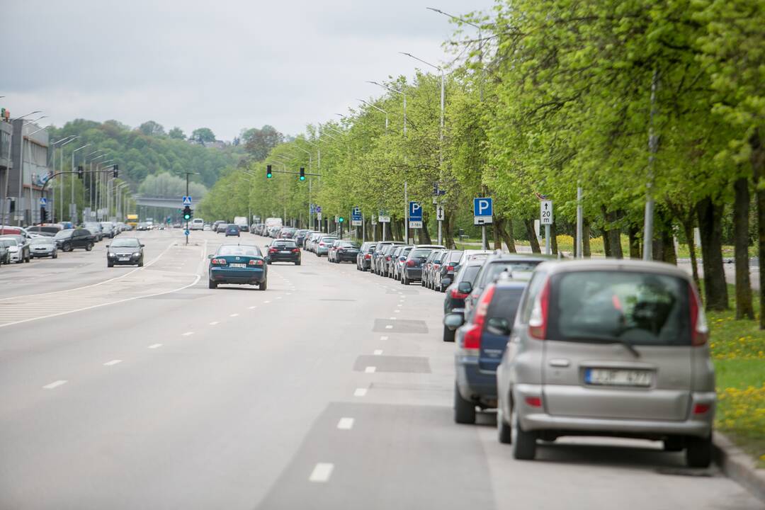 Patogu: rinkliavos zonose atsiskaityti už automobilių stovėjimą galima parkomatuose – monetomis ir bekontaktėmis mokėjimo kortelėmis – arba programėlėmis „m.Parking“, „ParkMan“, „uniPark“.