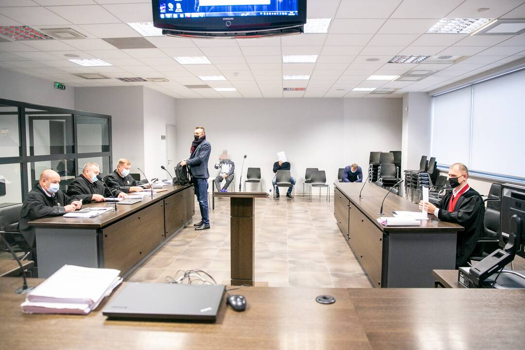 Tradicija: vienas iš agurkiniams būdingų bruožų – slėpti veidą nuo žiniasklaidos fotoobjektyvų.