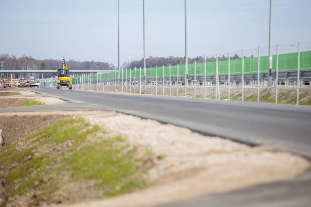 Nesaugu: išvažiuojant iš Giraitės nėra greitėjimo juostos.