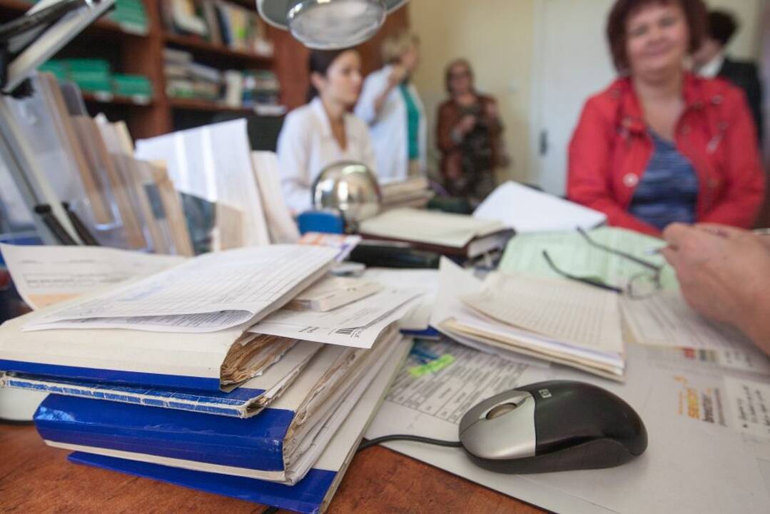 E. sveikatos atkurti kol kas nepavyko, tai gali užtrukti kelias dienas