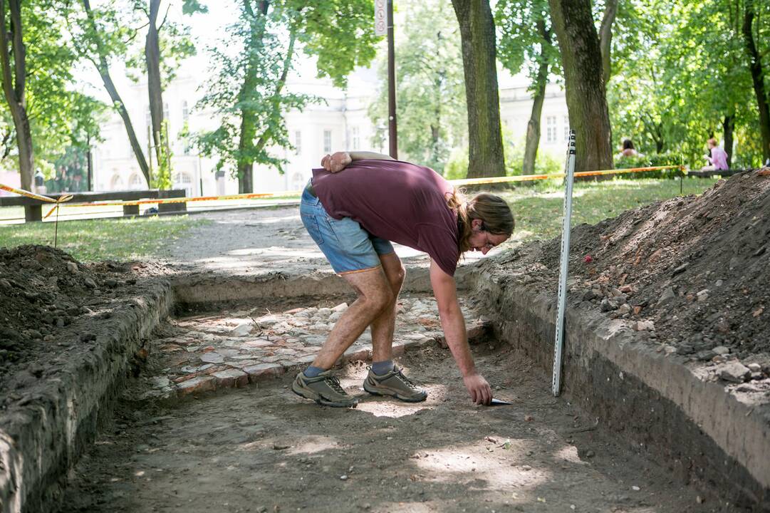 Archeologiniai kasinėjimai Muzikinio teatro sodelyje 