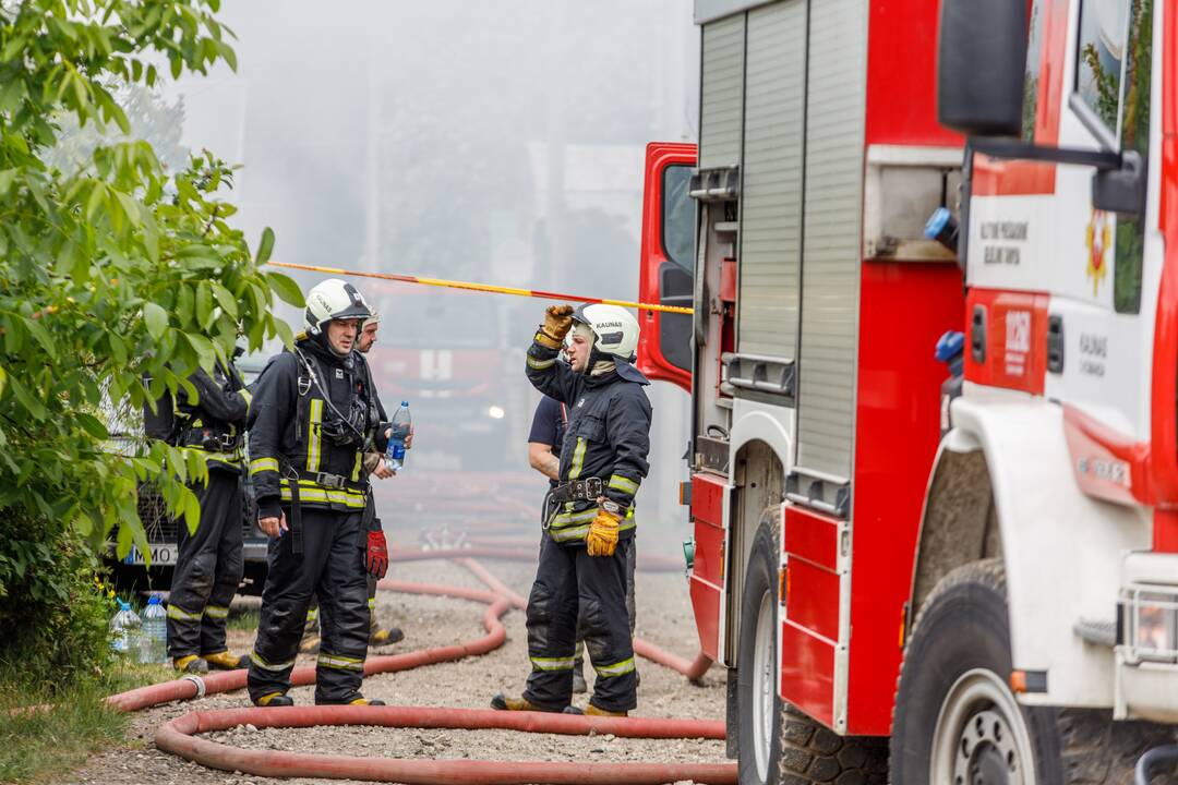 Vilijampolėje užsiliepsnojo gyvenamasis namas