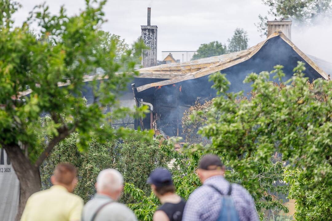 Vilijampolėje užsiliepsnojo gyvenamasis namas