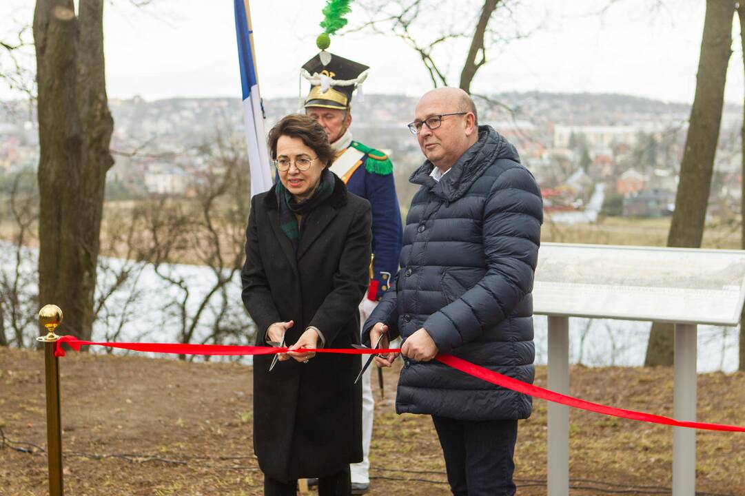 Atidengta Napoleono žygį per Nemuną žyminti lenta