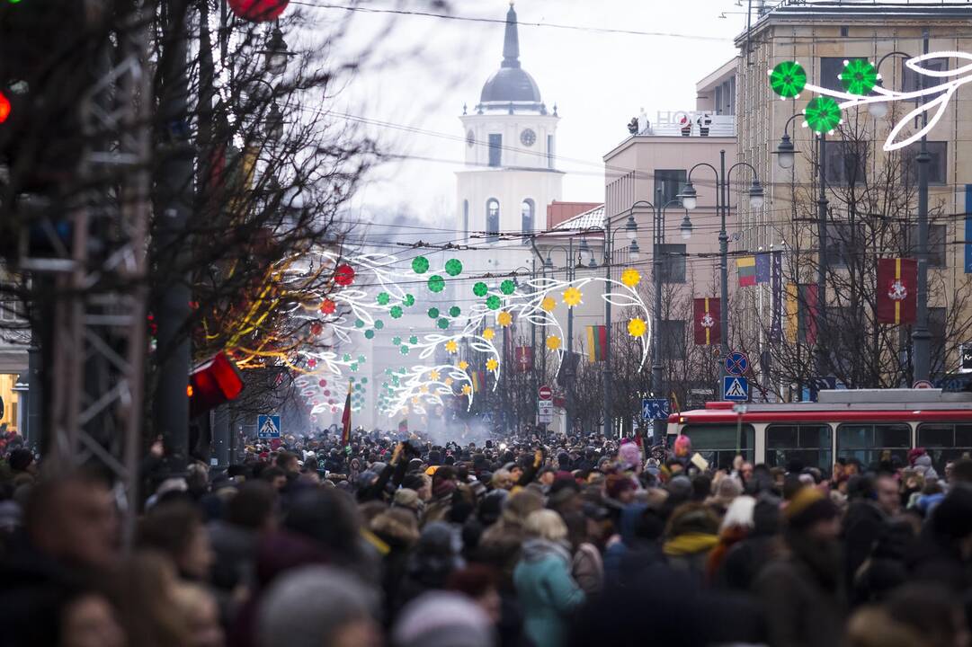 Sostinėje liepsnojo 100 laisvės laužų