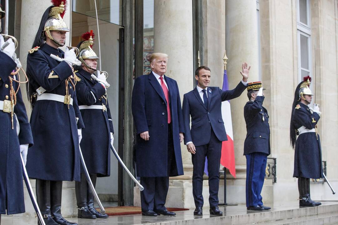 Donaldas Trumpas (kairėje) ir Emmanuelis Macronas (dešinėje)