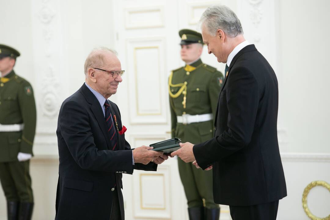 Valstybės apdovanojimų įteikimo ceremonija Lietuvos Prezidento rūmuose