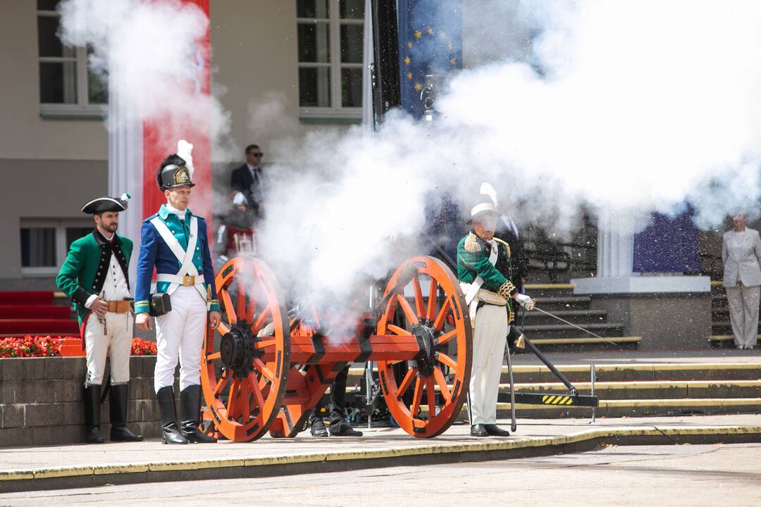 Valstybės vėliavų pakėlimo ceremonija Prezidentūroje