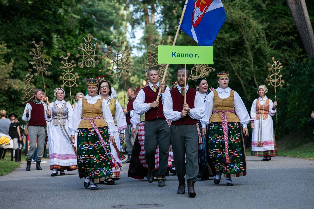 Dešimttūkstantinė Dainų šventės eisena Vilniuje