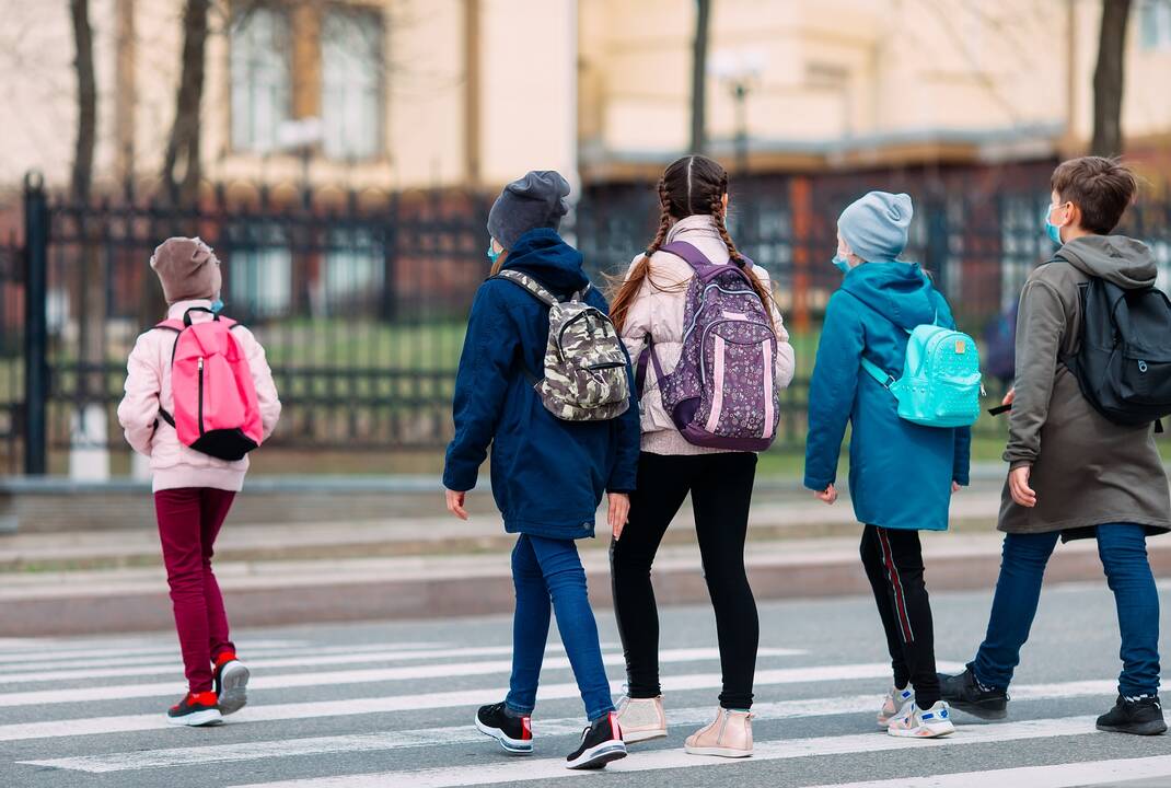 Kauno pradinukai ir priešmokyklinukai grįžta į mokyklų suolus