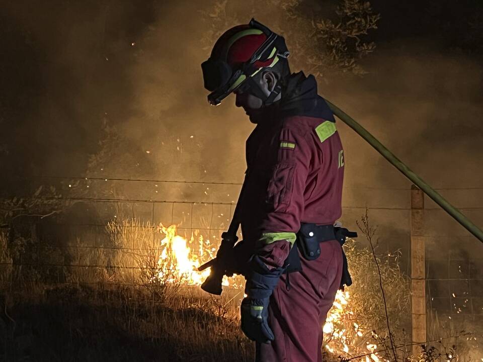 Karščio bangos apimtoje Pietvakarių Europoje tęsiasi miškų gaisrai