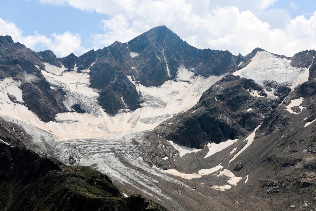 Elbruse rasti rūke pasiklydę užsieniečiai, vienas alpinistas žuvo