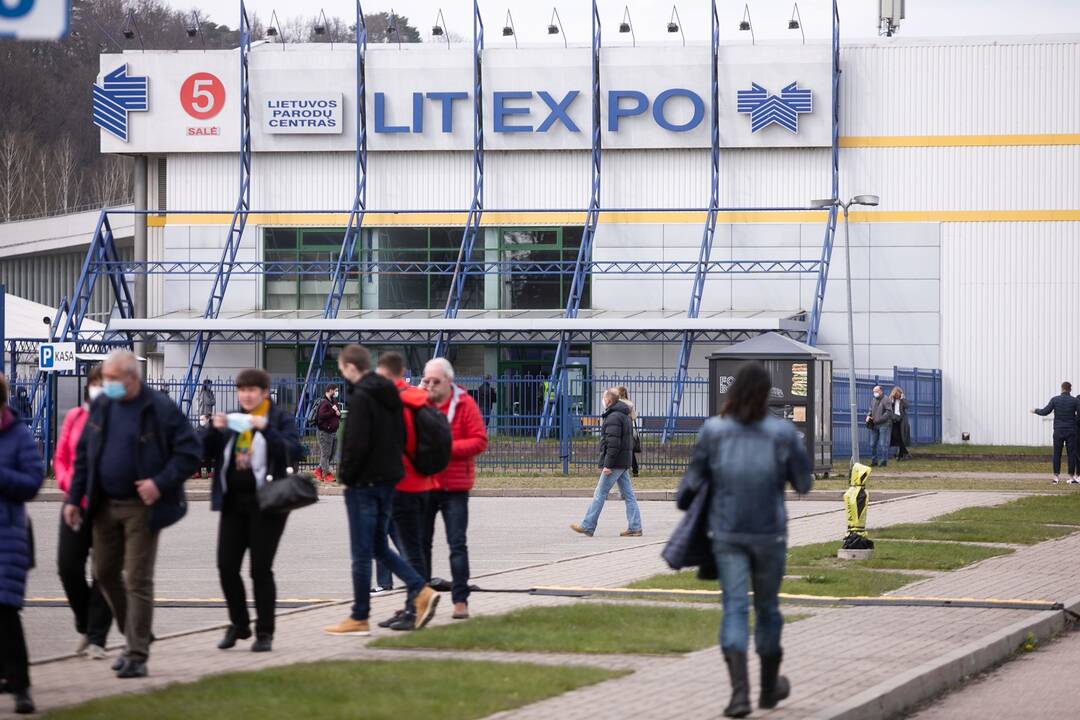 Darbą baigia vakcinacijos centras „Litexpo“ rūmuose: kaip toliau vyks skiepijimas Vilniuje?