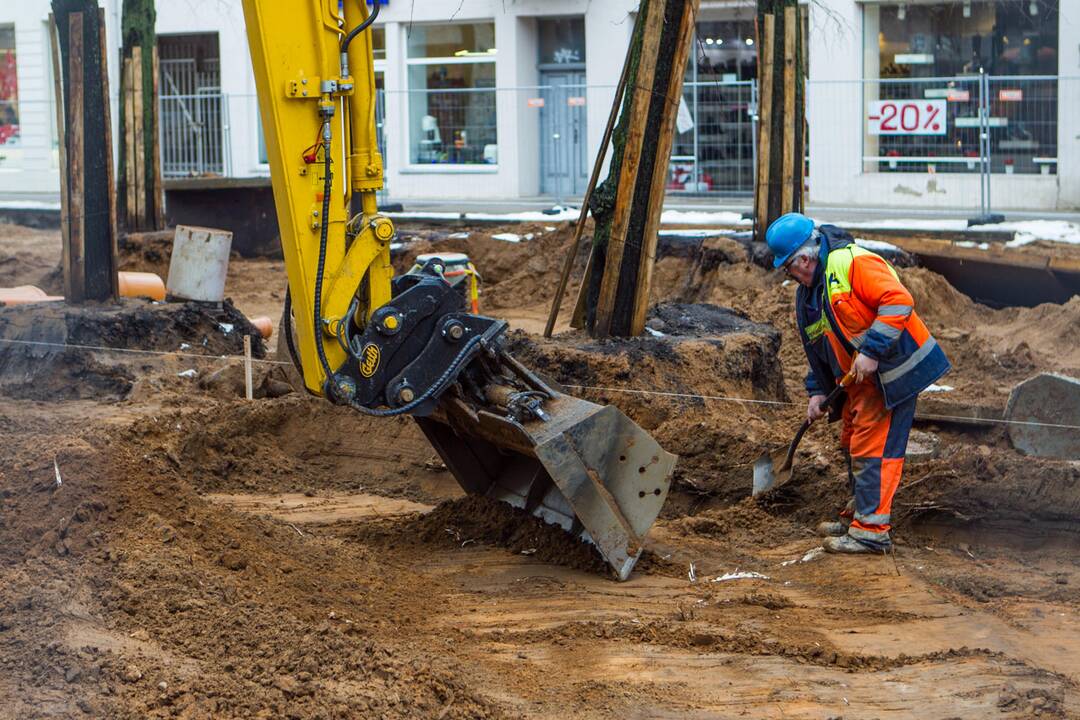 Klojamas naujas Laisvės alėjos grindinys