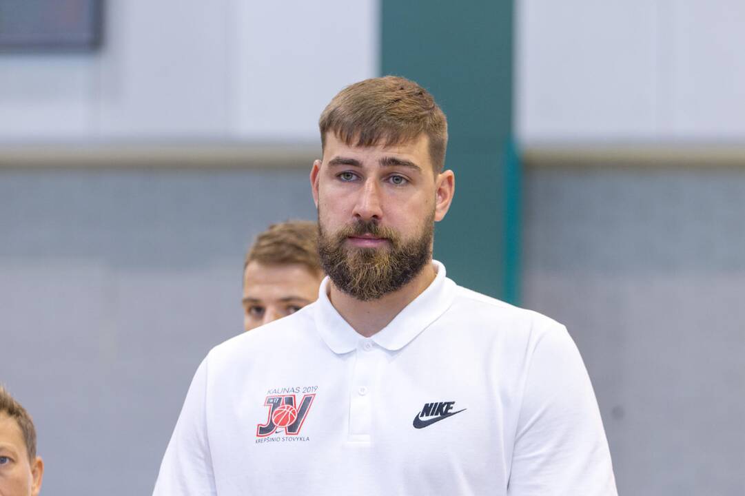 J. Valančiūno krepšinio stovykla