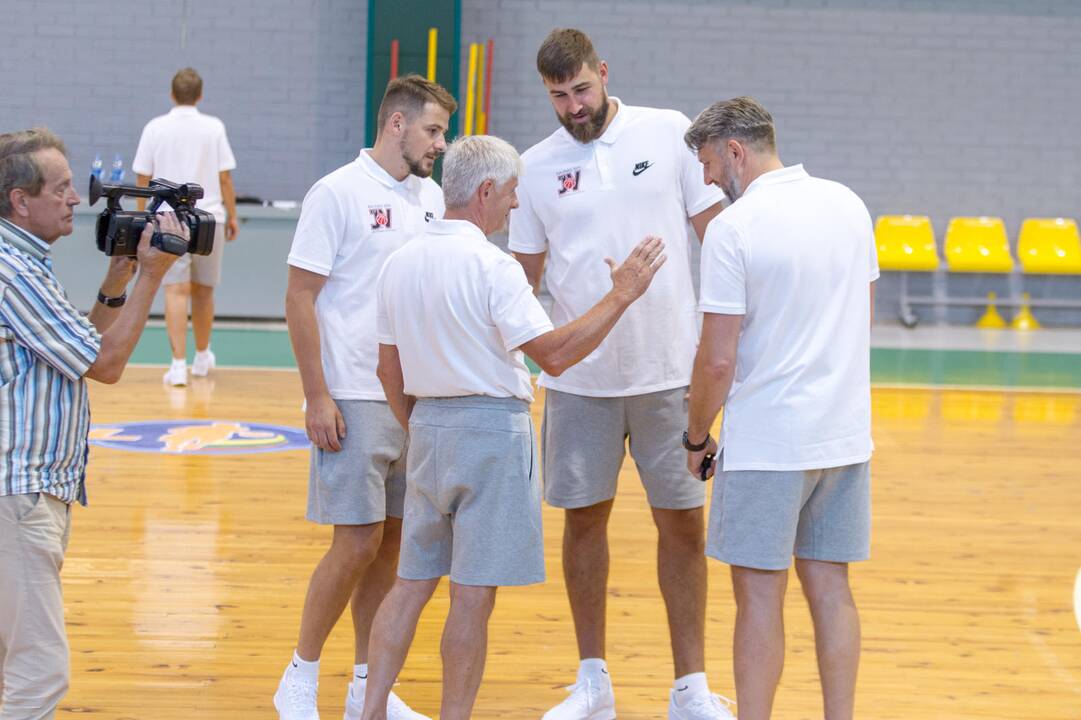 J. Valančiūno krepšinio stovykla