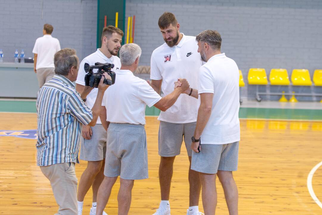 J. Valančiūno krepšinio stovykla
