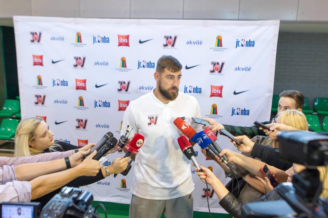 J. Valančiūno krepšinio stovykla