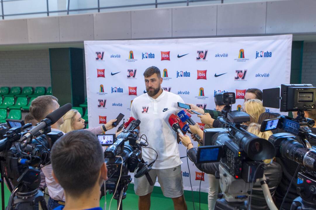 J. Valančiūno krepšinio stovykla