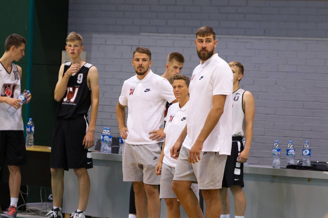 J. Valančiūno krepšinio stovykla