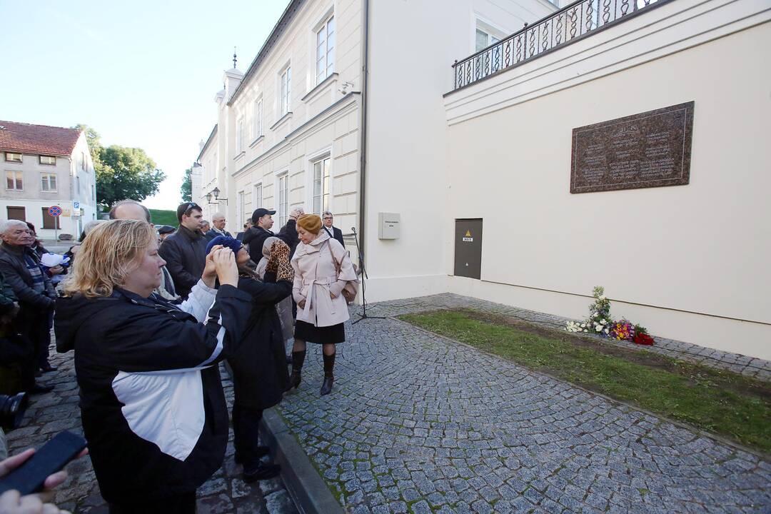 Atminimo lenta žydų rabinui I.Riulfui nuo šiol puoš Grįžgatvio gatvės 6 pastatą.