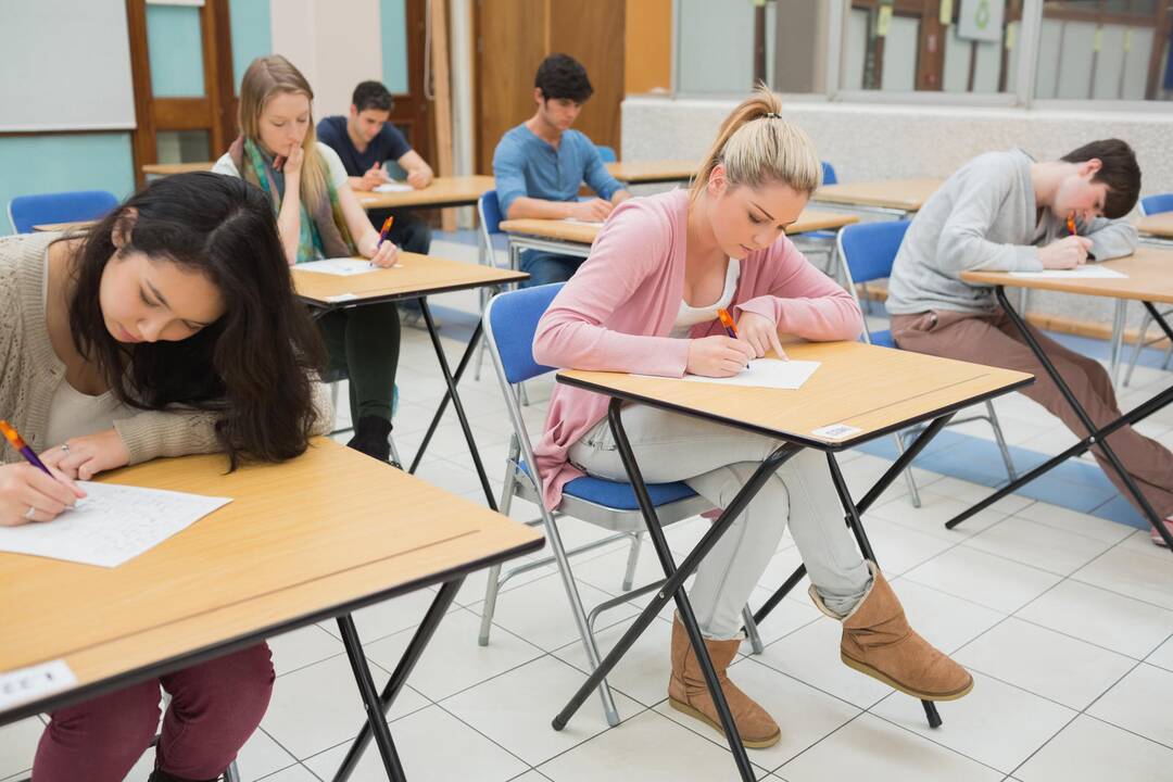 Nuo 2024 metų stojant į universitetus reikės būti išlaikius tris valstybinius egzaminus