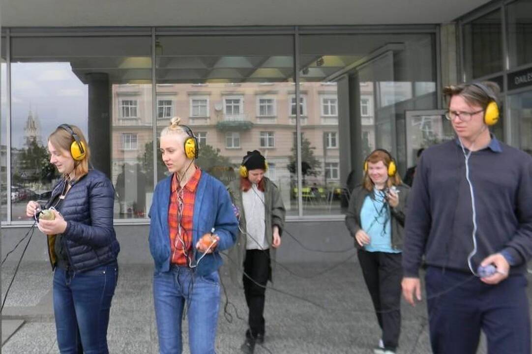 Kūrybinių garso meno dirbtuvių akimirka.