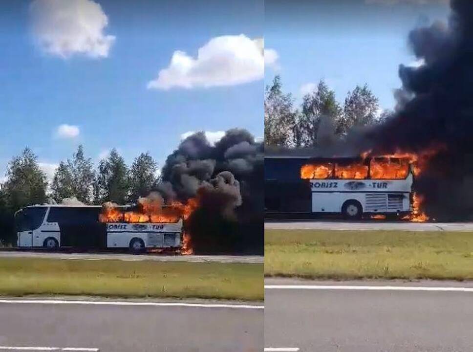 Palangos plente užsiliepsnojo autobusas