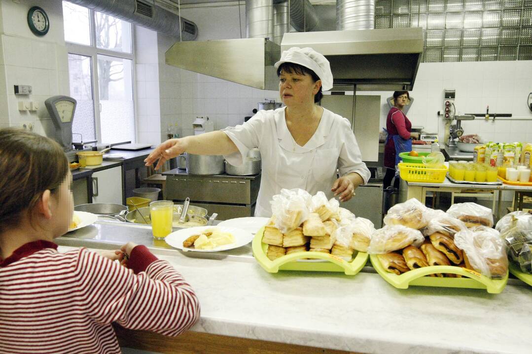 Mokyklų valgiaraštyje gausu pažeidimų