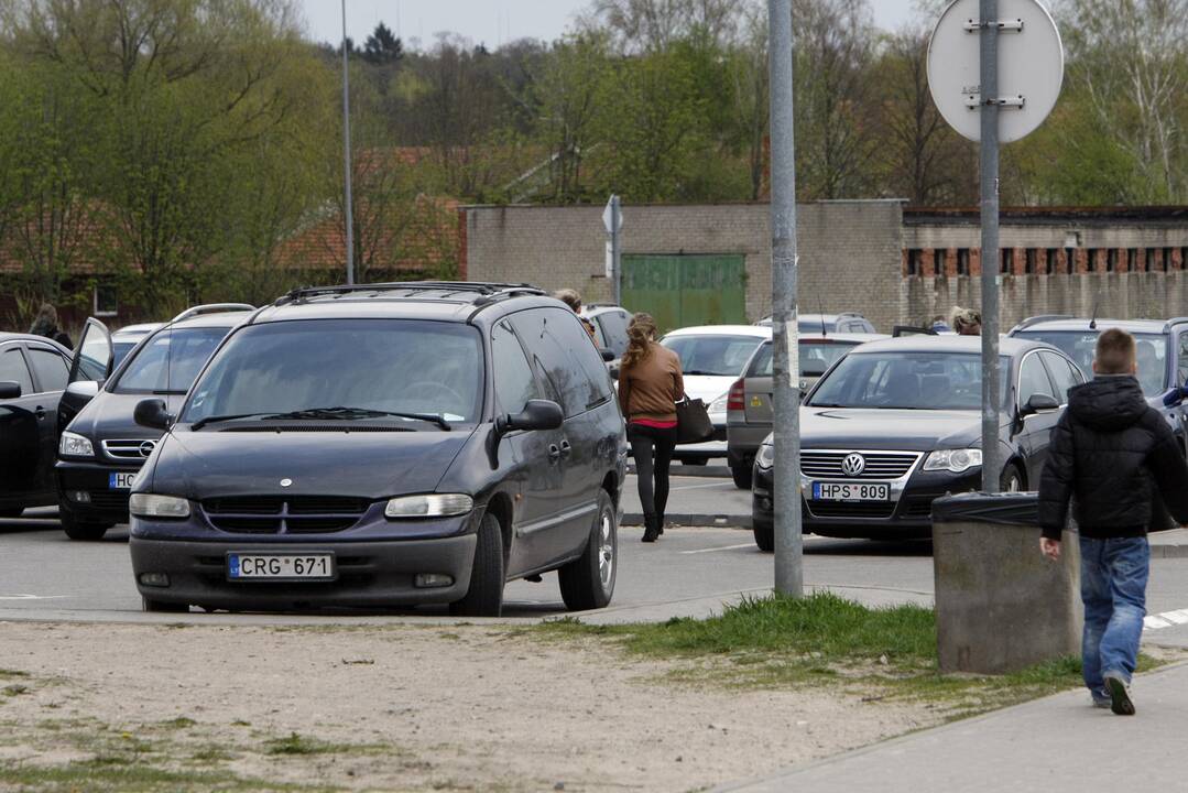 Startas: ilgąjį savaitgalį pradėta rinkti rinkliava už automobilių stovėjimą pajūryje.