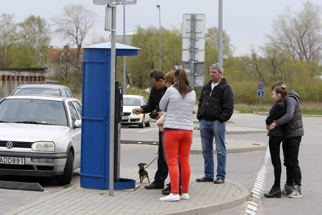 Startas: ilgąjį savaitgalį pradėta rinkti rinkliava už automobilių stovėjimą pajūryje.