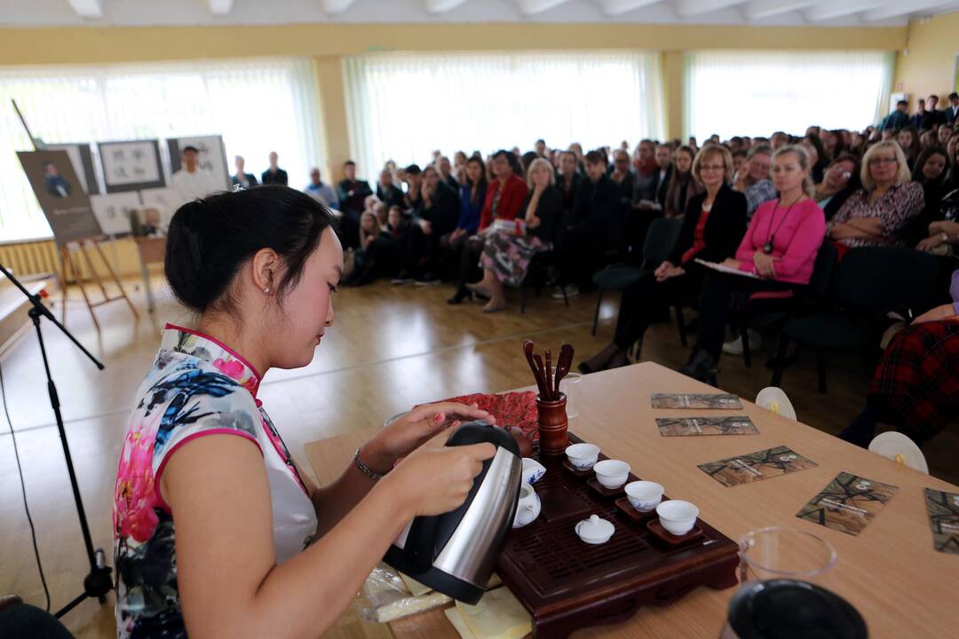 Arbatos gaminimo ir gėrimo ceremonija – viena svarbiausių Kinijos kultūros dalis.