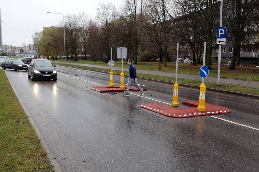 Tam, kad klaipėdiečiai jaustųsi saugiau, Kauno gatvėje įrengta pėsčiųjų salelė.