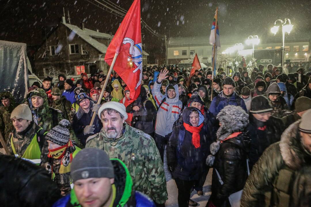 Nuotaika: į šaltą naktį išsirengę žmonės visada būna pakiliai nusiteikę.