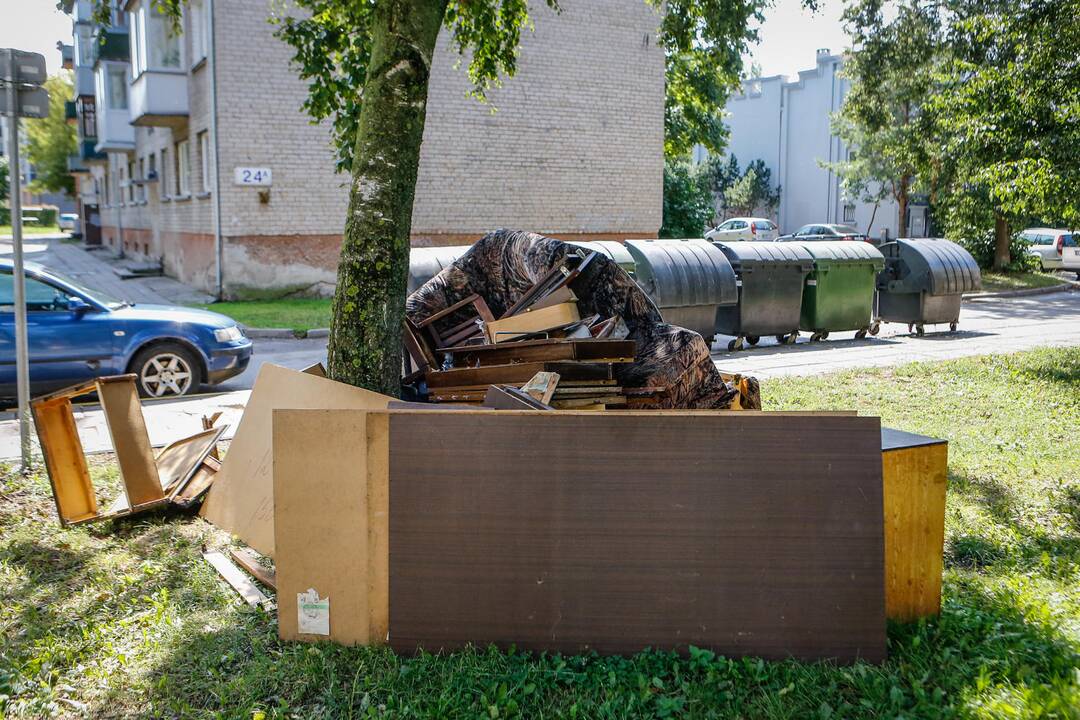 Už didelių gabaritų atliekų nesutvarkymą – griežtesnės baudos