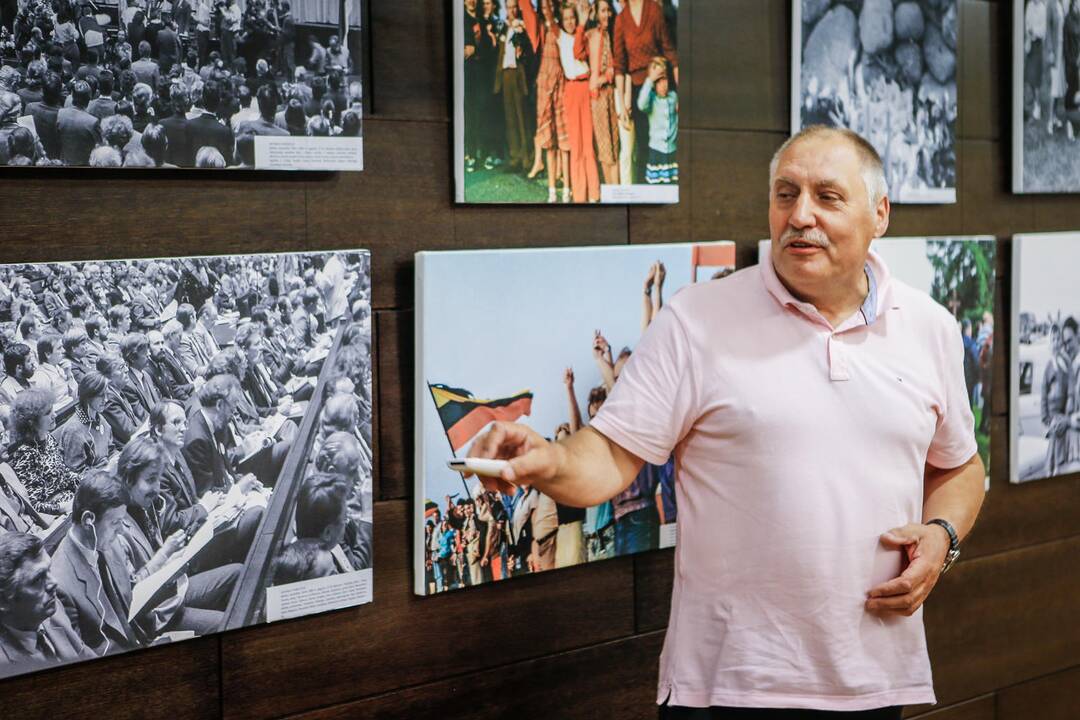 Ekspozicija: Klaipėdos I.Simonaitytės viešojoje bibliotekoje atidaryta A.Stanevičiaus fotografijų paroda "Baltijos kelio atspindžiai".