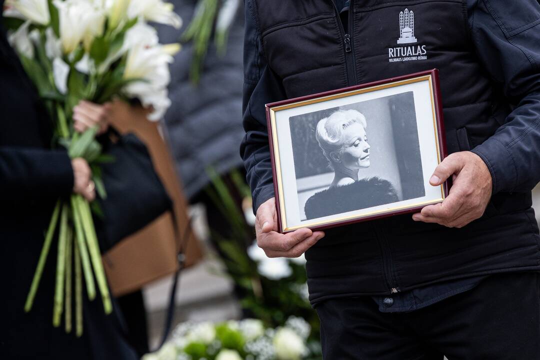 Atsisveikinimas su primabalerina L. Aškelovičiūte-Razmiene
