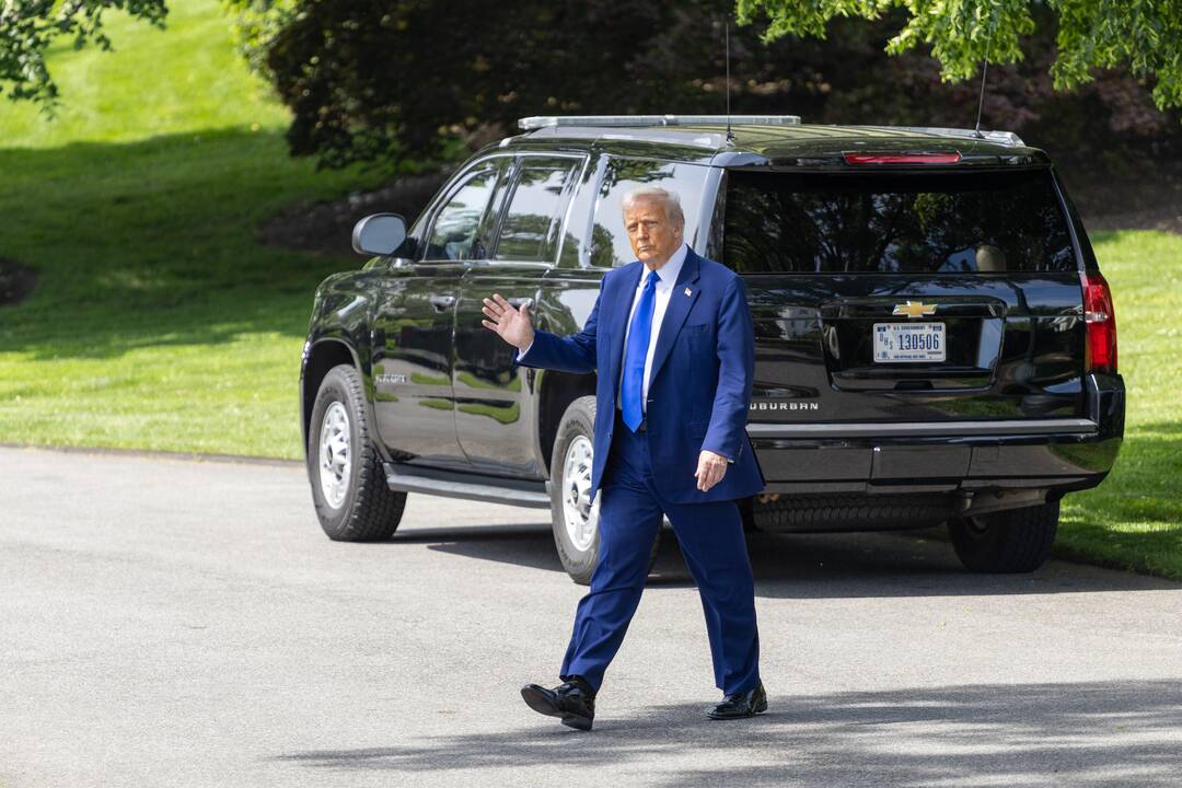 Trumpas išvyksta į kelionę po Persijos įlankos šalis