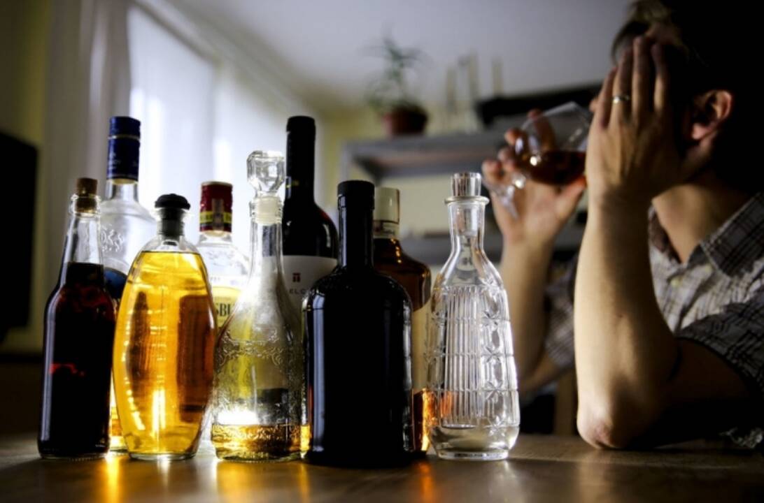 Alytuje aptikta 1,9 tūkst. butelių alkoholio be banderolių