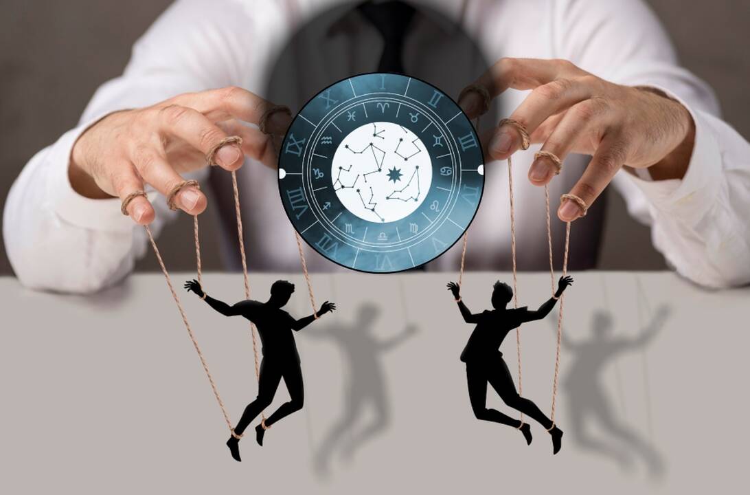 Astrologai įspėja: penki Zodiako ženklai, kurie meistriškai manipuliuoja kitais