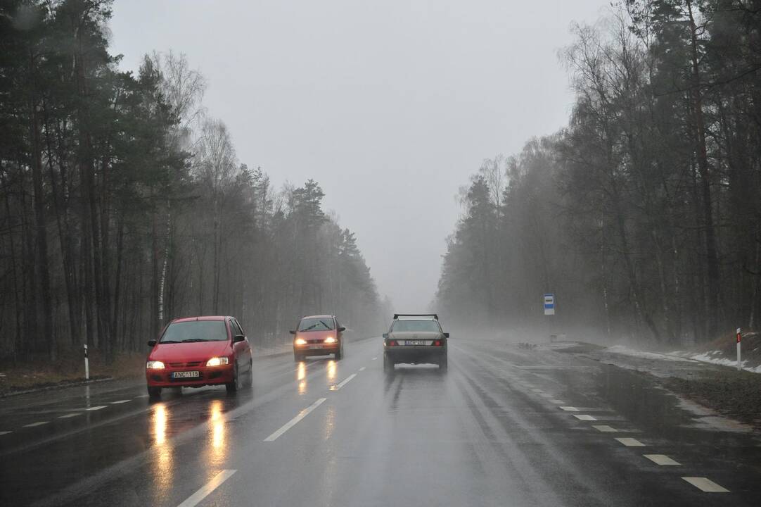 Karas keliuose tęsiasi: nuo metų pradžios avarijose žuvo per 200 žmonių