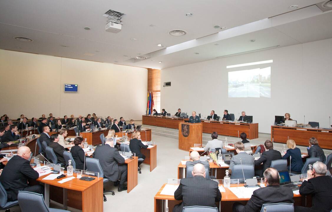 Darbas Vilniaus miestui – ne vilkas, į mišką nepabėgs (tarybos narių pravaikštos)