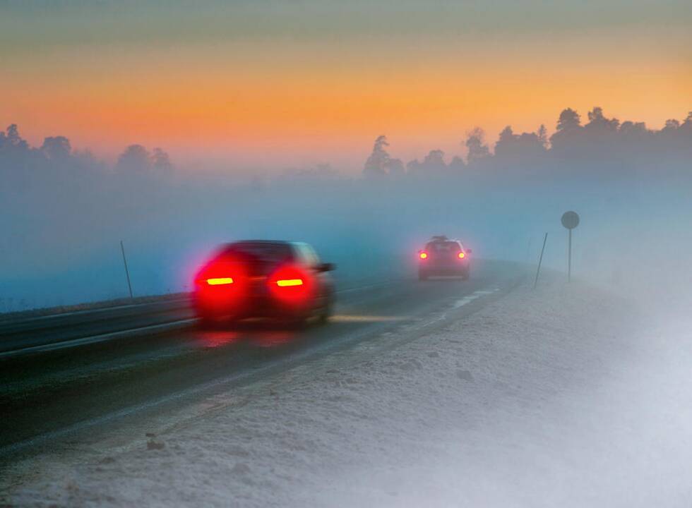 Įsimylėjėliai apsireiškė sugedus mašinai