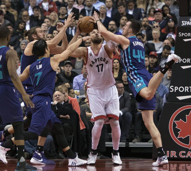 J. Valančiūnas vėl sublizgėjo, o Toronto „Raptors“ pakartojo rekordą